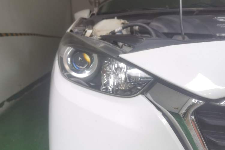 Used Mazda 3 Axela 2017 Sedan 1.5L Automatic Comfort Model Emission Standard China V Right Front Headlight