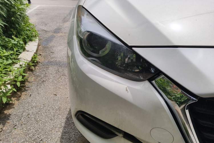 Used Mazda 3 Axela 2017 Sedan 1.5L Automatic Comfort Model Emission Standard China V Right Front Headlight