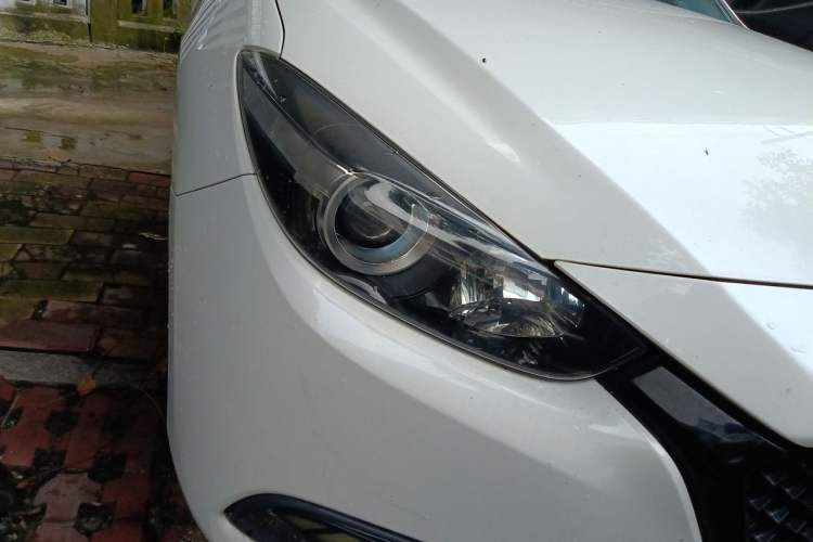 Used Mazda 3 Axela 2017 Sedan 1.5L Automatic Comfort Model China VI Standard Right Front Headlight