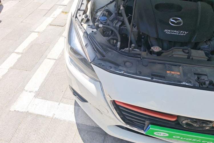 Used Mazda 3 Axela 2017 Sedan 1.5L Automatic Luxury Model Emission Standard China V Right Front Headlight