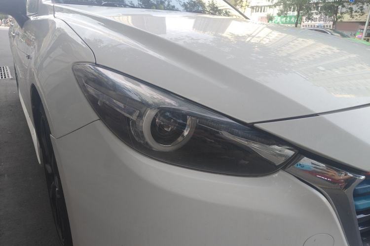 Used Mazda 3 Axela 2017 Hatchback 2.0L Automatic Sport Model China V Emission Standard Right Front Headlight