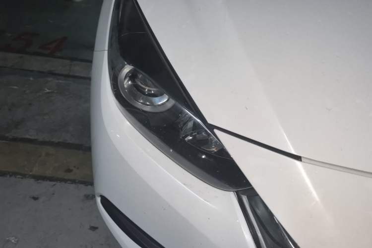 Used Mazda 3 Axela 2017 Sedan 1.5L Manual Comfort Model Emission Standard China V Right Front Headlight