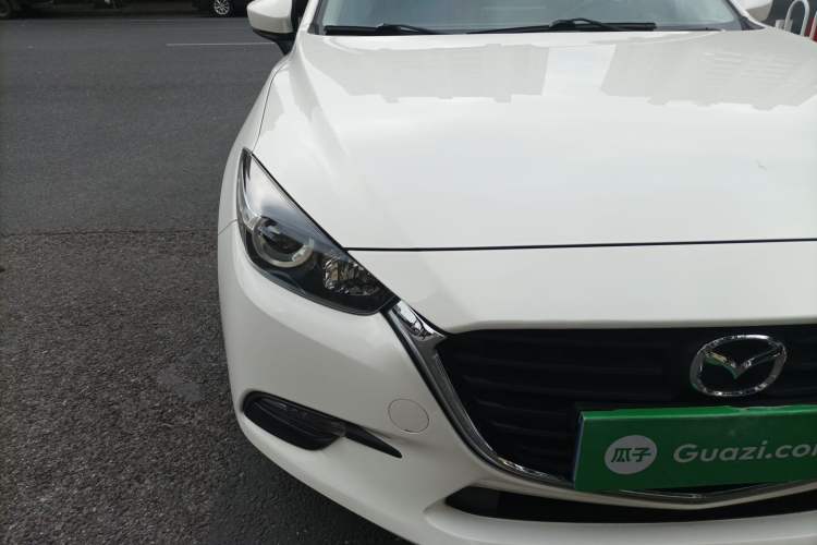 Used Mazda 3 Axela 2017 Sedan 1.5L Automatic Comfort Model China VI Standard Right Front Headlight