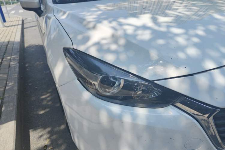 Used Mazda 3 Axela 2017 Sedan 1.5L Automatic Comfort Model Emission Standard China V Right Front Headlight