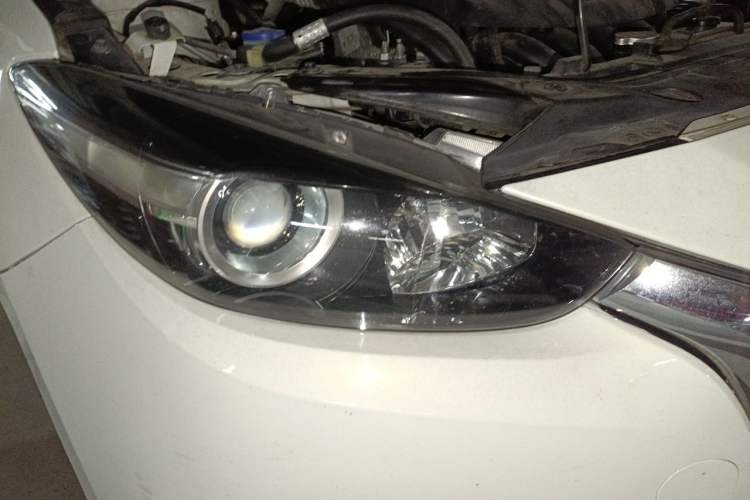 Used Mazda 3 Axela 2017 Sedan 1.5L Automatic Comfort Model Emission Standard China V Right Front Headlight
