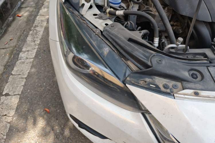 Used Mazda 3 Axela 2017 Sedan 1.5L Automatic Luxury Model Emission Standard China V Right Front Headlight