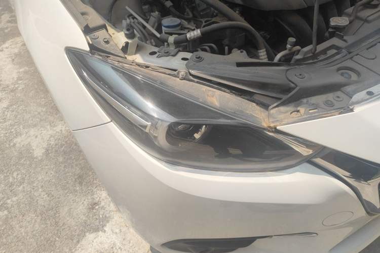 Used Mazda 3 Axela 2017 Sedan 1.5L Automatic Luxury Model Emission Standard China V Right Front Headlight