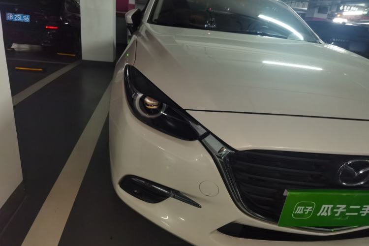 Used Mazda 3 Axela 2017 Sedan 1.5L Automatic Luxury Model Emission Standard China V Right Front Headlight