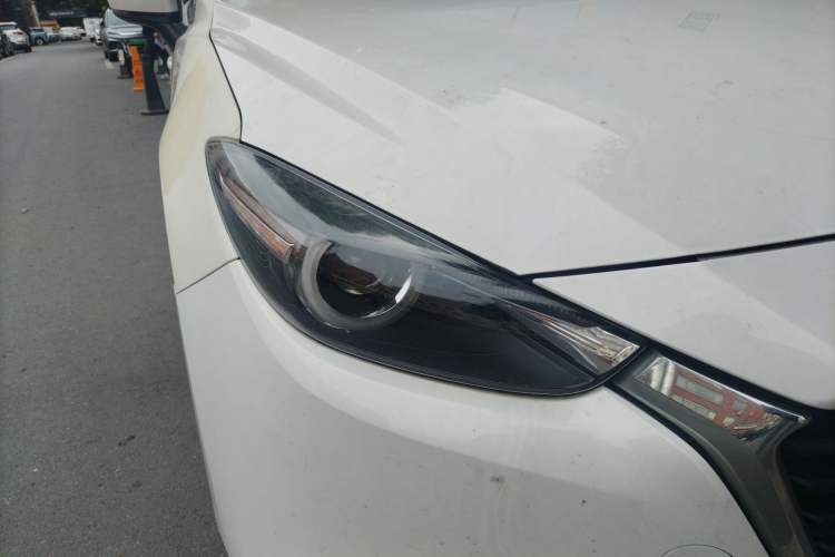 Used Mazda 3 Axela 2017 Sedan 1.5L Automatic Luxury Model Emission Standard China V Right Front Headlight