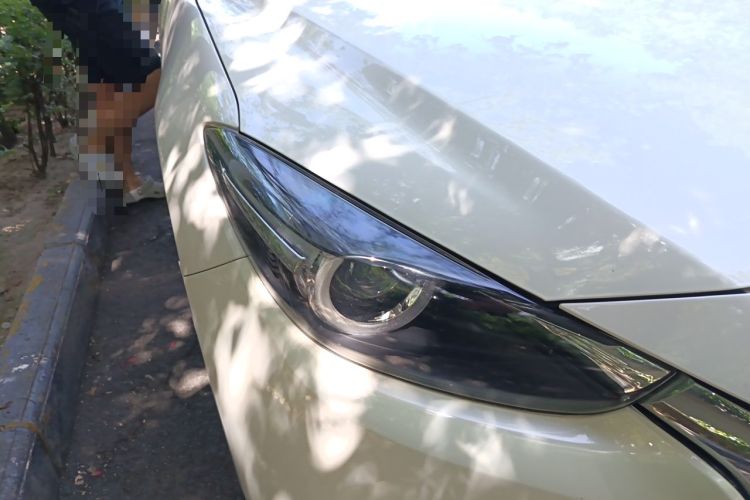 Used Mazda 3 Axela 2017 Hatchback 2.0L Automatic Luxury Model Emission Standard China V Right Front Headlight