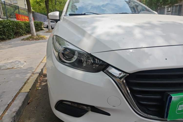 Used Mazda 3 Axela 2017 Sedan 1.5L Automatic Comfort Model Emission Standard China V Right Front Headlight