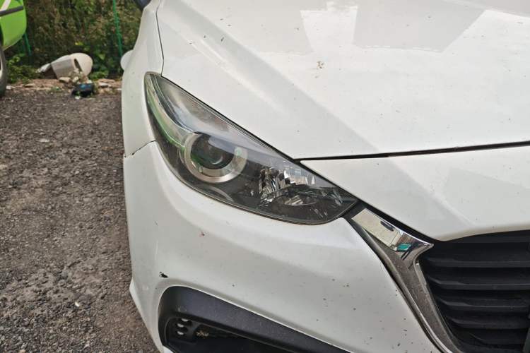 Used Mazda 3 Axela 2017 Sedan 1.5L Manual Comfort Model Emission Standard China V Right Front Headlight