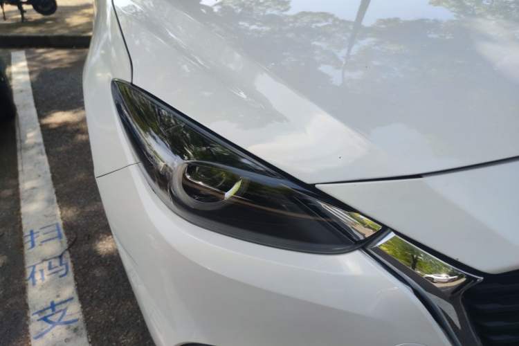Used Mazda 3 Axela 2017 Sedan 1.5L Automatic Luxury Model Emission Standard China V Right Front Headlight