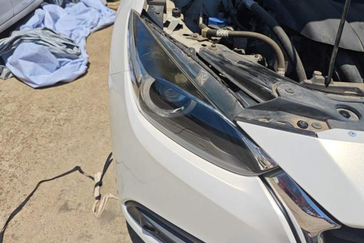 Used Mazda 3 Axela 2017 Sedan 1.5L Automatic Luxury Model Emission Standard China V Right Front Headlight