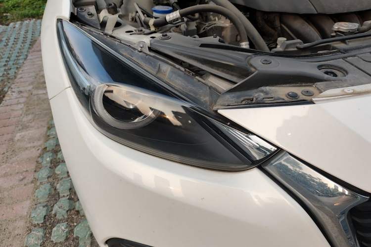 Used Mazda 3 Axela 2017 Sedan 1.5L Automatic Luxury Model Emission Standard China V Right Front Headlight