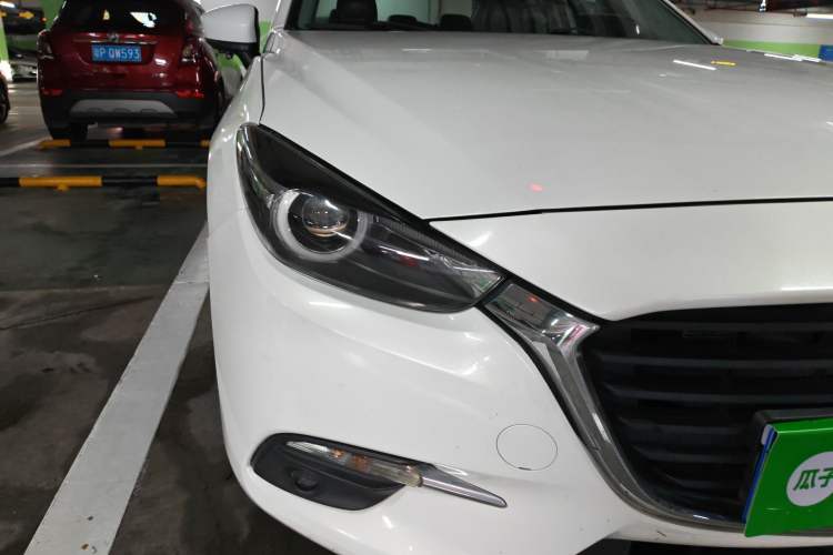 Used Mazda 3 Axela 2017 Sedan 1.5L Automatic Luxury Model Emission Standard China V Right Front Headlight