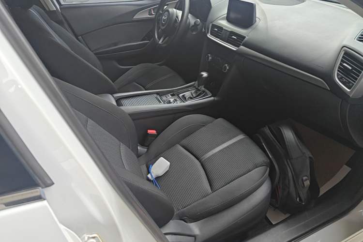Used Mazda 3 Axela 2017 Sedan 1.5L Automatic Luxury Model Emission Standard China V Right Front Seat