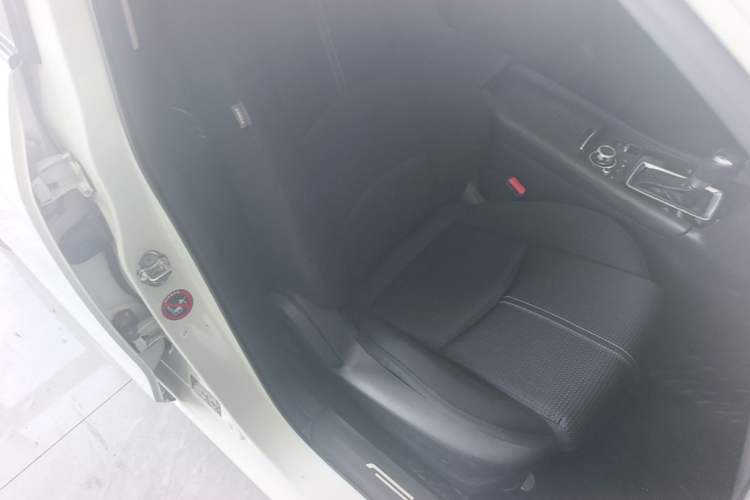 Used Mazda 3 Axela 2017 Sedan 1.5L Automatic Luxury Model Emission Standard China V Right Front Seat