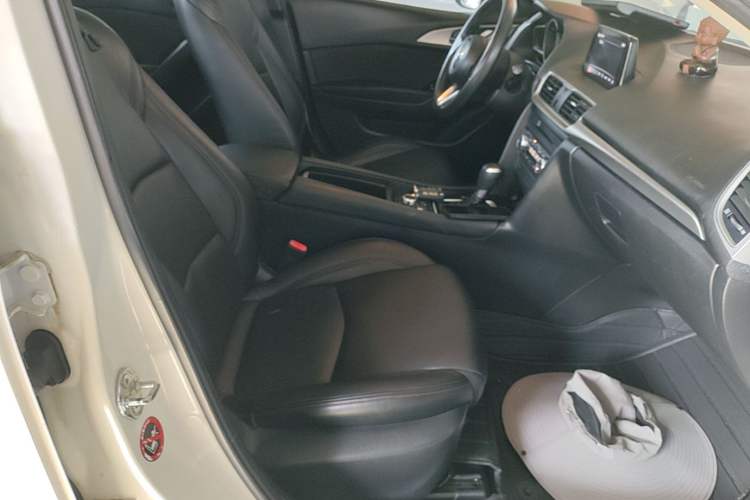 Used Mazda 3 Axela 2017 Sedan 1.5L Automatic Luxury Model Emission Standard China V Right Front Seat