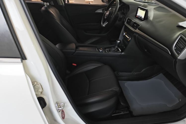 Used Mazda 3 Axela 2017 Sedan 1.5L Automatic Luxury Model Emission Standard China V Right Front Seat