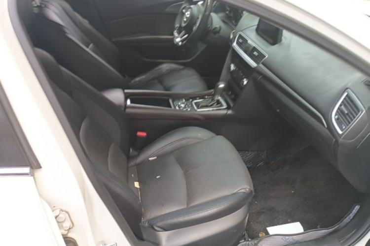 Used Mazda 3 Axela 2017 Hatchback 2.0L Automatic Sport Model China V Emission Standard Right Front Seat