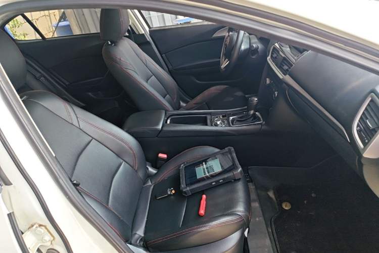 Used Mazda 3 Axela 2017 Sedan 1.5L Automatic Luxury Model Emission Standard China V Right Front Seat