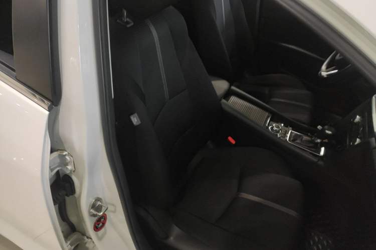 Used Mazda 3 Axela 2017 Sedan 1.5L Automatic Luxury Model Emission Standard China V Right Front Seat