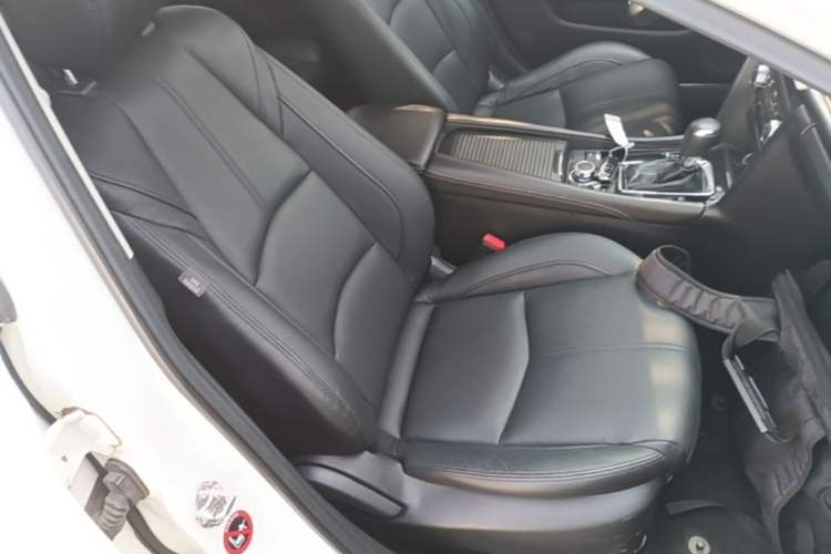 Used Mazda 3 Axela 2017 Hatchback 2.0L Automatic Sport Model China V Emission Standard Right Front Seat