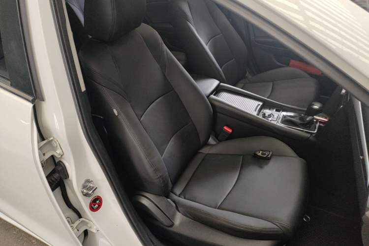 Used Mazda 3 Axela 2017 Sedan 1.5L Automatic Luxury Model Emission Standard China V Right Front Seat