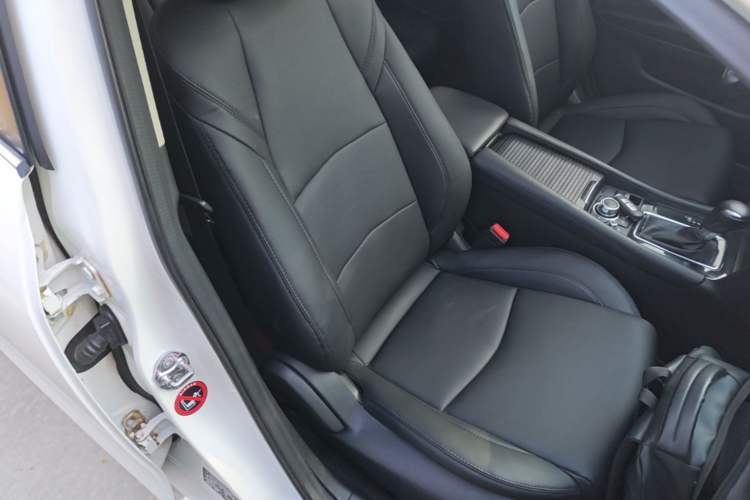Used Mazda 3 Axela 2017 Sedan 1.5L Automatic Luxury Model Emission Standard China V Right Front Seat