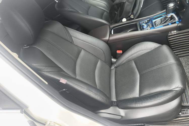 Used Mazda 3 Axela 2017 Sedan 2.0L Automatic Prestige Model China VI Standard Right Front Seat