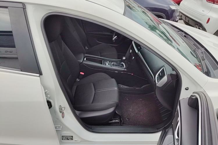 Used Mazda 3 Axela 2017 Hatchback 1.5L Automatic Luxury Model China VI Standard Right Front Seat