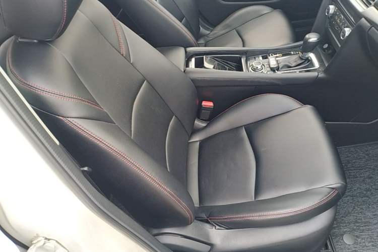 Used Mazda 3 Axela 2017 Sedan 1.5L Automatic Luxury Model China VI Standard Right Front Seat