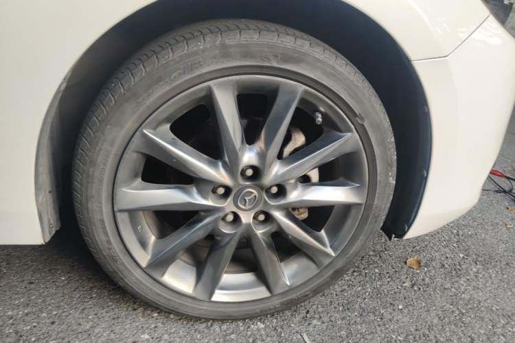 Used Mazda 3 Axela 2017 Hatchback 2.0L Automatic Luxury Model China VI Standard Right Front Wheel Hub