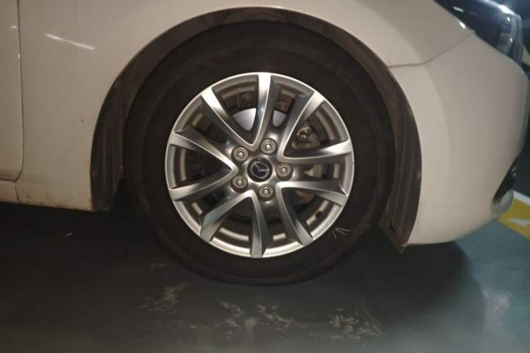 Used Mazda 3 Axela 2017 Sedan 1.5L Automatic Luxury Model Emission Standard China V Right Front Wheel Hub