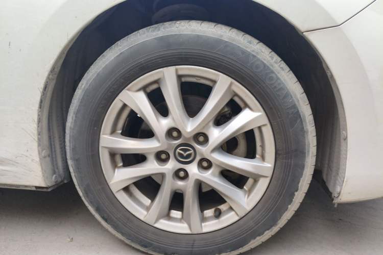Used Mazda 3 Axela 2017 Sedan 1.5L Automatic Luxury Model Emission Standard China V Right Front Wheel Hub