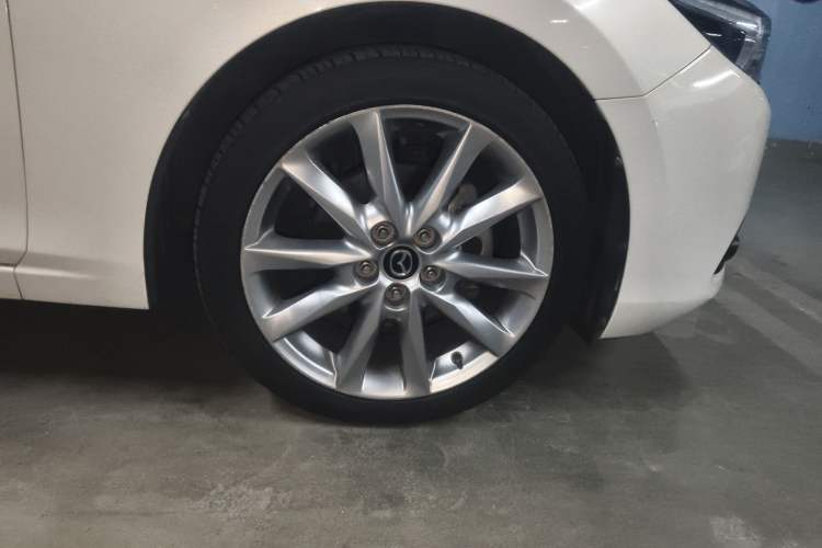 Used Mazda 3 Axela 2017 Sedan 2.0L Automatic Prestige Model China VI Standard Right Front Wheel Hub