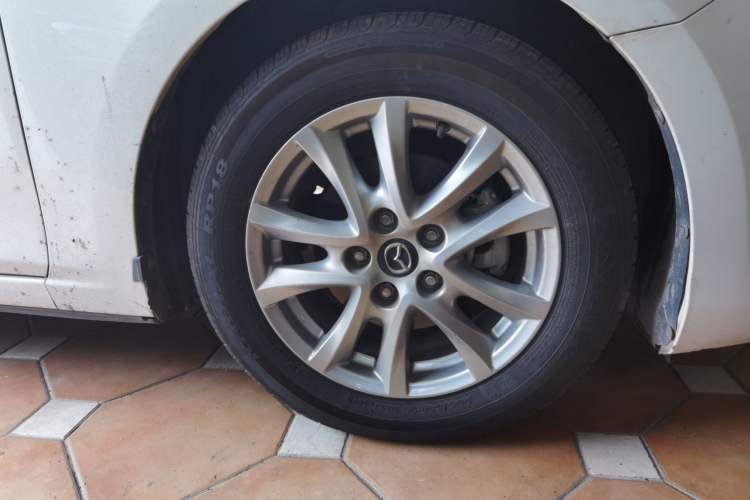 Used Mazda 3 Axela 2017 Sedan 1.5L Automatic Luxury Model Emission Standard China V Right Front Wheel Hub