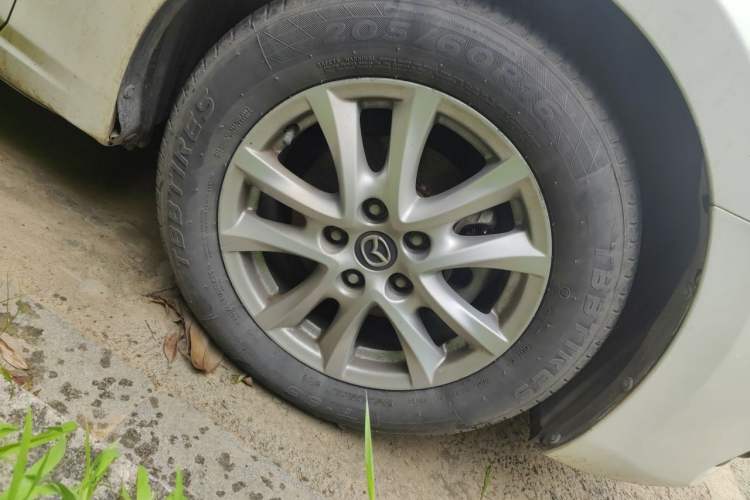 Used Mazda 3 Axela 2017 Sedan 1.5L Automatic Luxury Model Emission Standard China V Right Front Wheel Hub