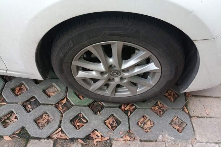 Used Mazda 3 Axela 2017 Sedan 1.5L Automatic Luxury Model Emission Standard China V Right Front Wheel Hub