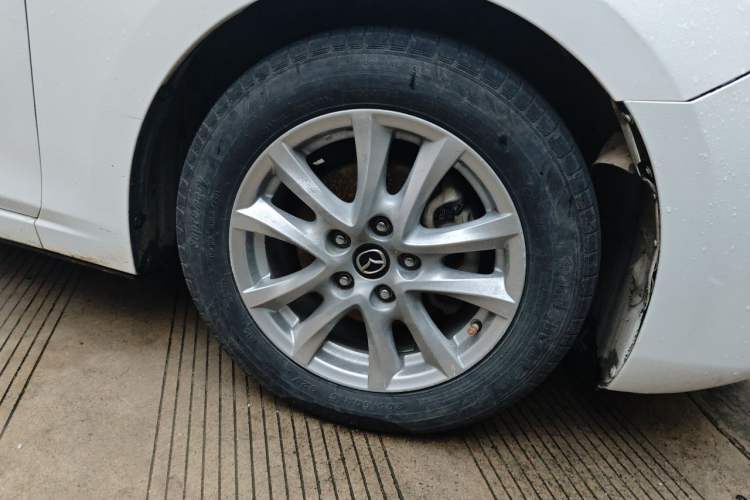 Used Mazda 3 Axela 2017 Sedan 1.5L Automatic Luxury Model Emission Standard China V Right Front Wheel Hub