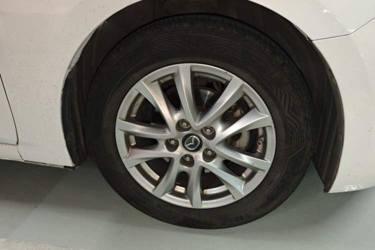 Used Mazda 3 Axela 2017 Sedan 1.5L Automatic Luxury Model Emission Standard China V Right Front Wheel Hub