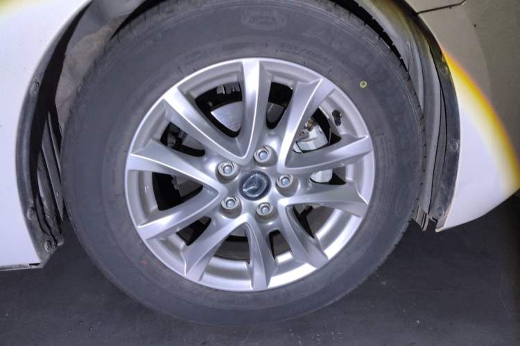 Used Mazda 3 Axela 2017 Hatchback 1.5L Automatic Luxury Model Emission Standard China V Right Front Wheel Hub