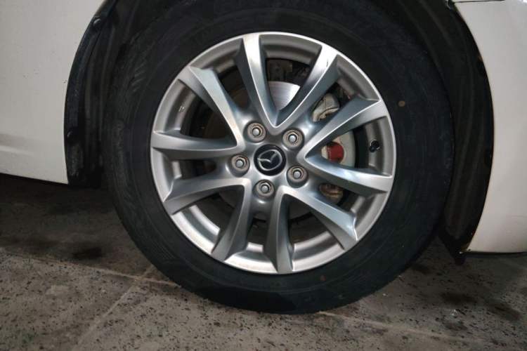Used Mazda 3 Axela 2017 Sedan 1.5L Manual Luxury Model Emission Standard China V Right Front Wheel Hub