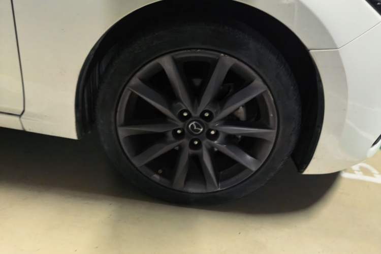 Used Mazda 3 Axela 2017 Hatchback 2.0L Automatic Sport Model China V Emission Standard Right Front Wheel Hub