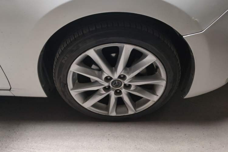 Used Mazda 3 Axela 2017 Sedan 2.0L Automatic Flagship Model China V Standard Right Front Wheel Hub