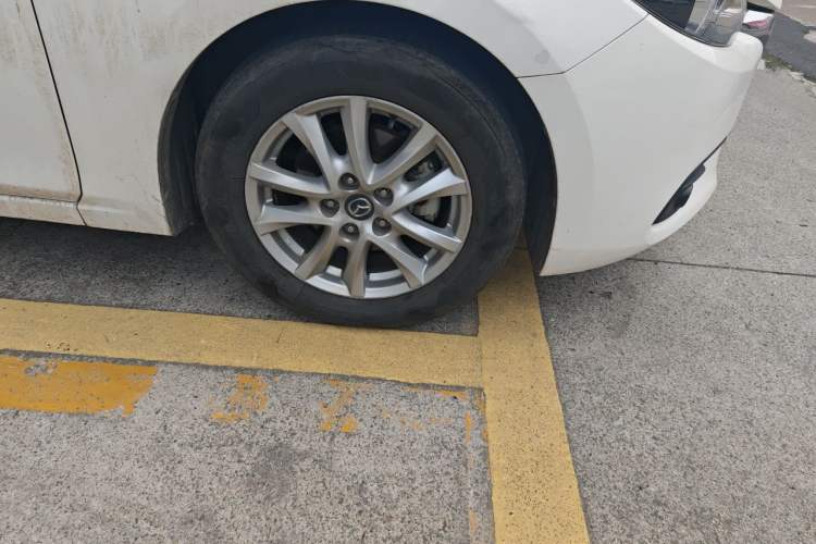 Used Mazda 3 Axela 2017 Sedan 1.5L Automatic Luxury Model Emission Standard China V Right Front Wheel Hub