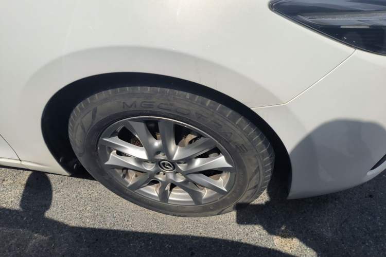 Used Mazda 3 Axela 2017 Sedan 1.5L Automatic Luxury Model Emission Standard China V Right Front Wheel Hub