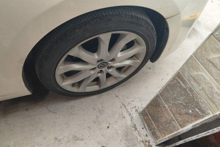 Used Mazda 3 Axela 2017 Sedan 2.0L Automatic Flagship Model China V Standard Right Front Wheel Hub