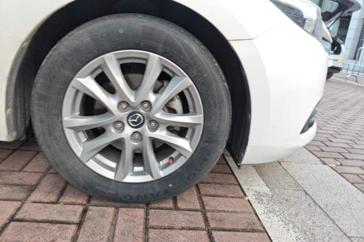 Used Mazda 3 Axela 2017 Sedan 1.5L Automatic Luxury Model Emission Standard China V Right Front Wheel Hub